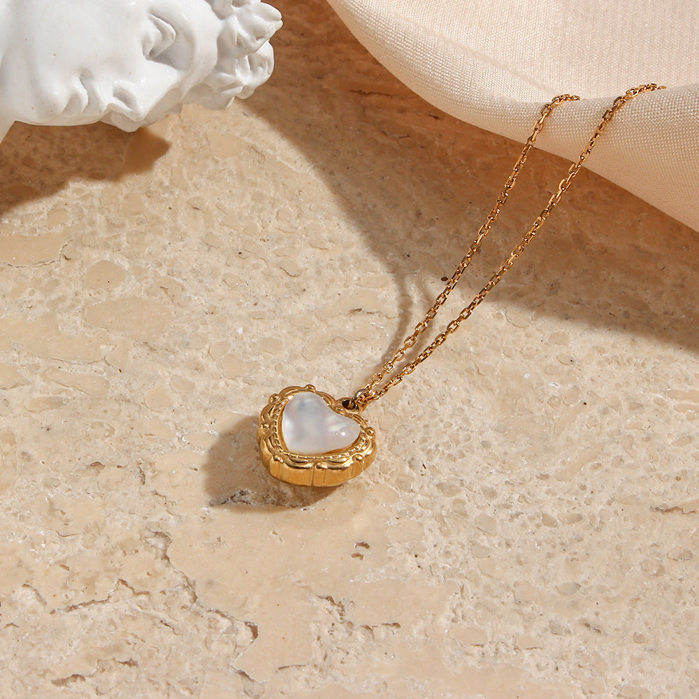Amour Necklace
